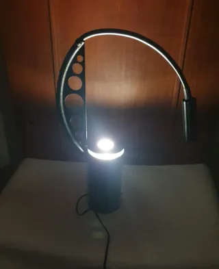 Lampada da tavolo design nero