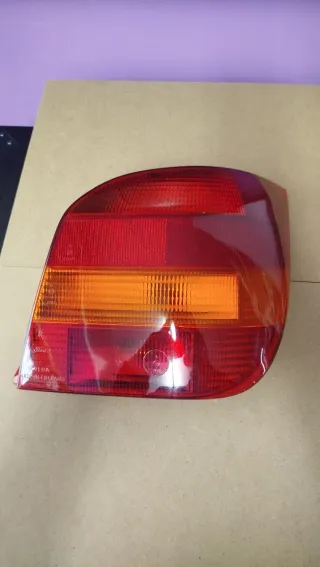 Farolim traseiro direito FORD Fiesta (89FG 13A602)