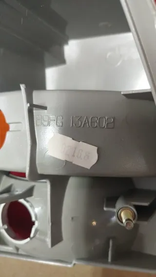 Farolim traseiro direito FORD Fiesta (89FG 13A602)