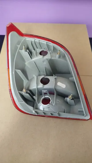 Farolim traseiro direito FORD Fiesta (89FG 13A602)