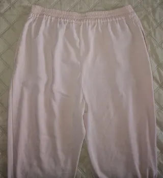 Pantalón rosa cómodo