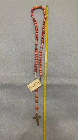 Rosario fatto a mano con perline colorate