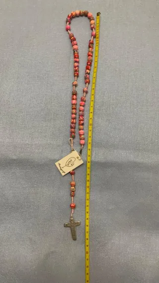 Rosario fatto a mano con perline colorate