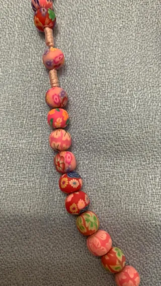 Rosario fatto a mano con perline colorate