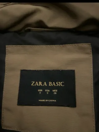 Abrigo Zara Marrón con Capucha y Cremallera