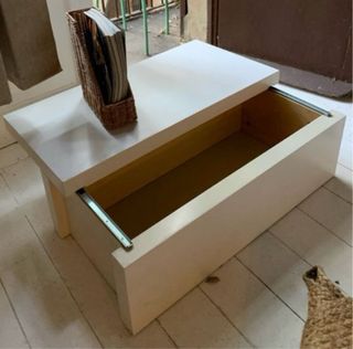 2 Baúles de madera y mimbre beige