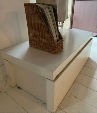 2 Baúles de madera y mimbre beige