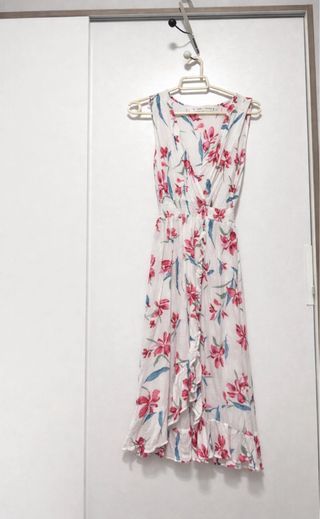 Vestido veraniego floral blanco y rosa