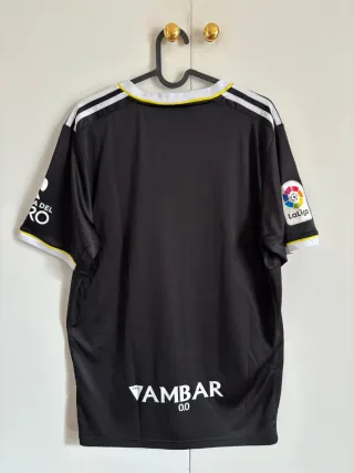 Camiseta Adidas Negra y Amarilla