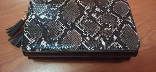 Bolso negro estampado serpiente