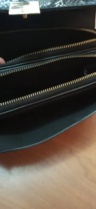 Bolso negro estampado serpiente