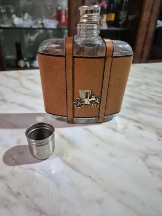 Fiaschetta vintage con decoro auto d'epoca