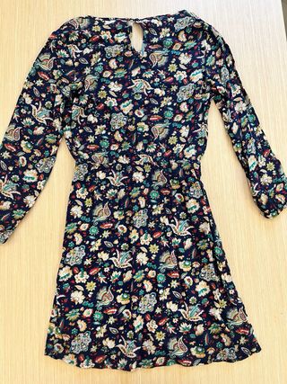 Vestido corto estampado floral manga larga