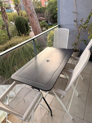 Tavolo da giardino in metallo grigio e 4 sedie