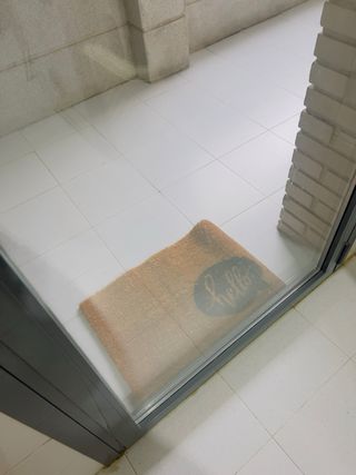 Alfombra de entrada Hello de yute