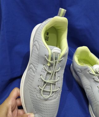 Scarpe sportive nuove taglia 39