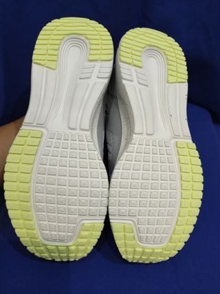 Scarpe sportive nuove taglia 39