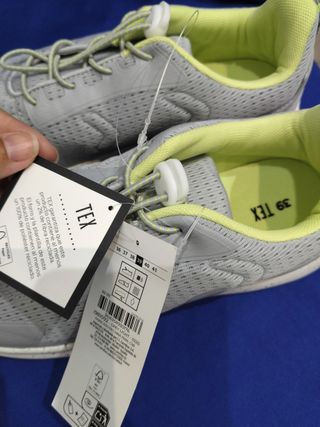 Scarpe sportive nuove taglia 39