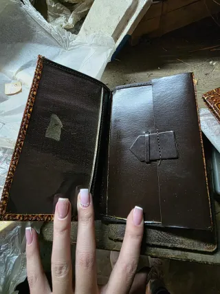 Cartera antigua con bailarines