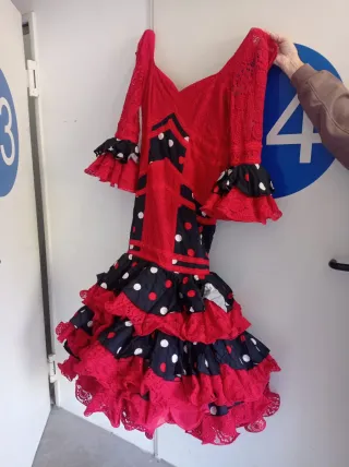 Traje de flamenca rojo y negro