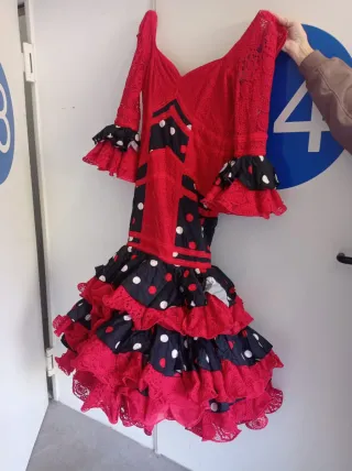 Traje de flamenca rojo y negro