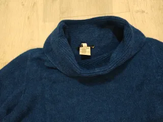 Abito blu collo alto