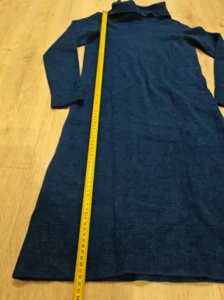 Abito blu collo alto