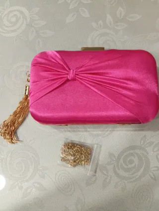 Bolso de fiesta fucsia con cadenay detalle  Dorado