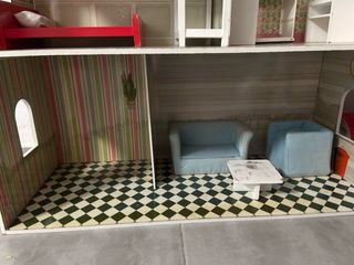 Casa delle bambole in legno