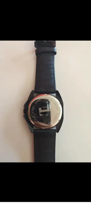 Reloj FUTUR Negro y Rojo