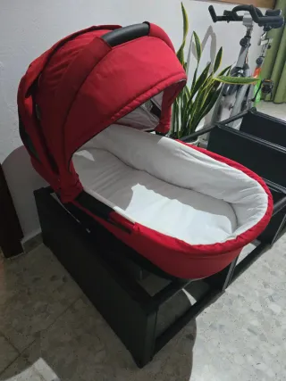 Carro de bebé con silla y capazo