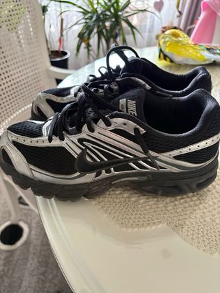 Zapatillas Nike Moto 2K Negras y Plateadas