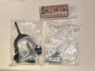 Soporte de Pared en Nogal para Guitarra WiNGO