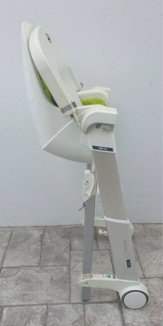 Trona Inglesina plegable y regulable