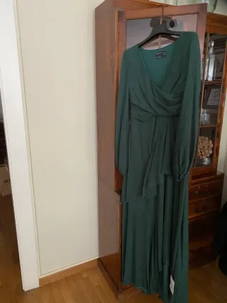 Vestido largo verde con drapeado