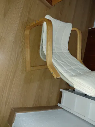 Sillas para niños beige y madera