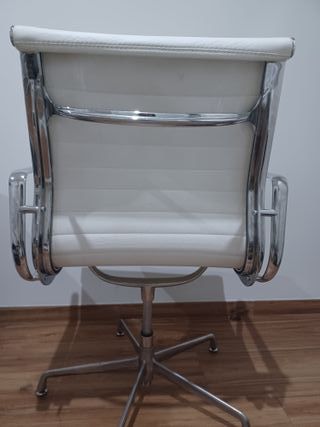 Silla de escritorio piel auténtica blanca.