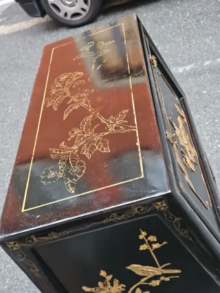 Credenza Laccata Cinese rilievi legno intagliato