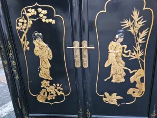 Credenza Laccata Cinese rilievi legno intagliato