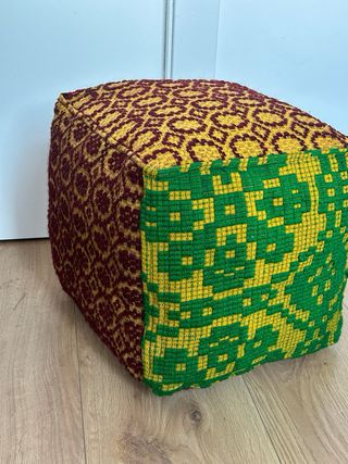 Pouf cubo lana decorato