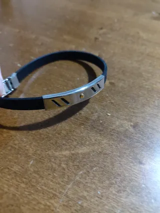 Braccialetto in caucciù e metallo