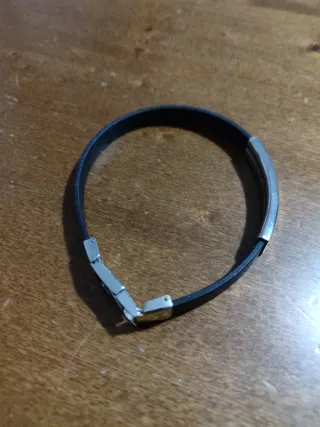 Braccialetto in caucciù e metallo