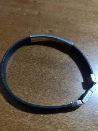 Braccialetto in caucciù e metallo