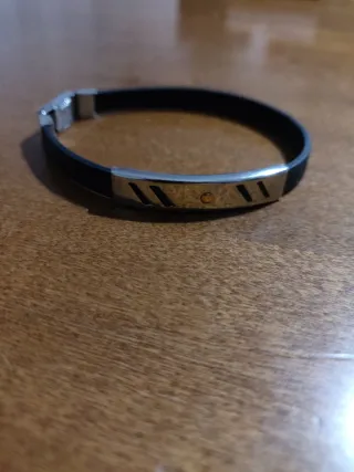 Braccialetto in caucciù e metallo