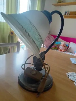 Lampada da tavolo in vetro e metallo