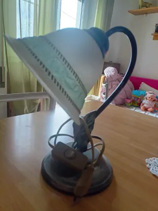 Lampada da tavolo in vetro e metallo