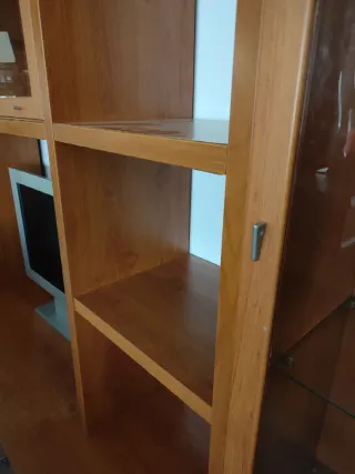 Móvel de sala com estante em madeira