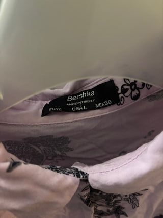Camisa rosa estampada mujer Bershka