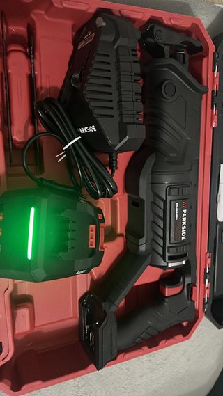 Sierra Sable Parkside con Batería y Cargador