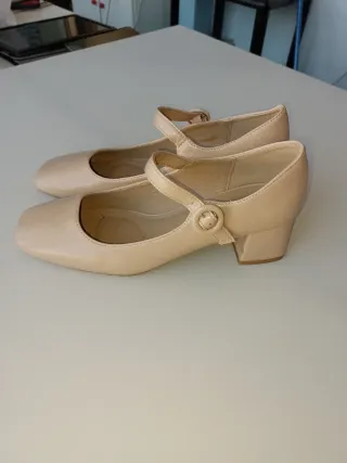 Zapatos Merceditas Beige Charol Talla 39